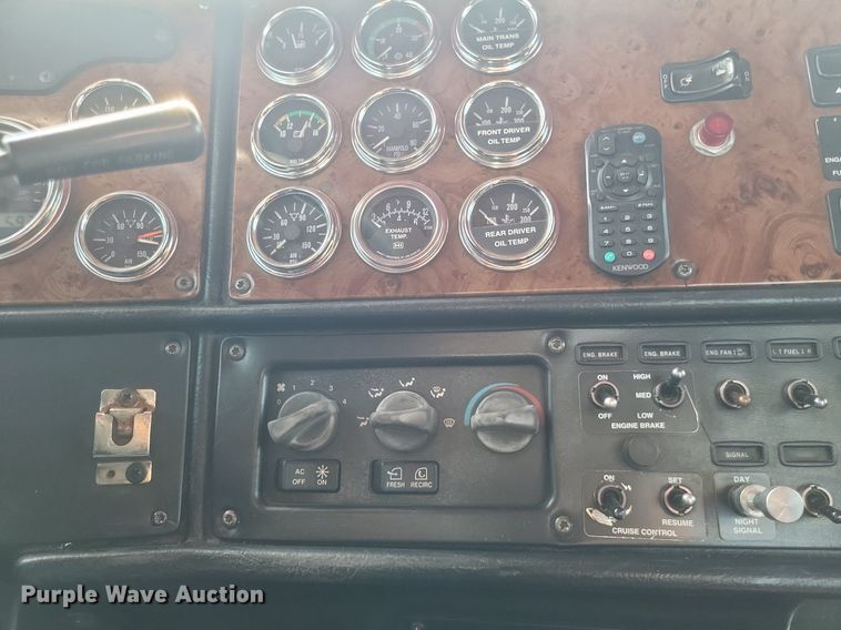 image for item DQ3642 2003 Peterbilt  378 semi truck