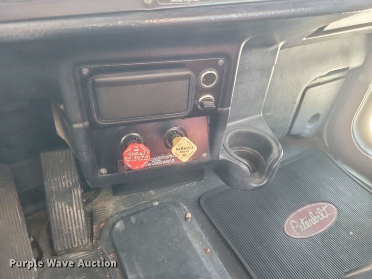 image for item DQ3642 2003 Peterbilt  378 semi truck