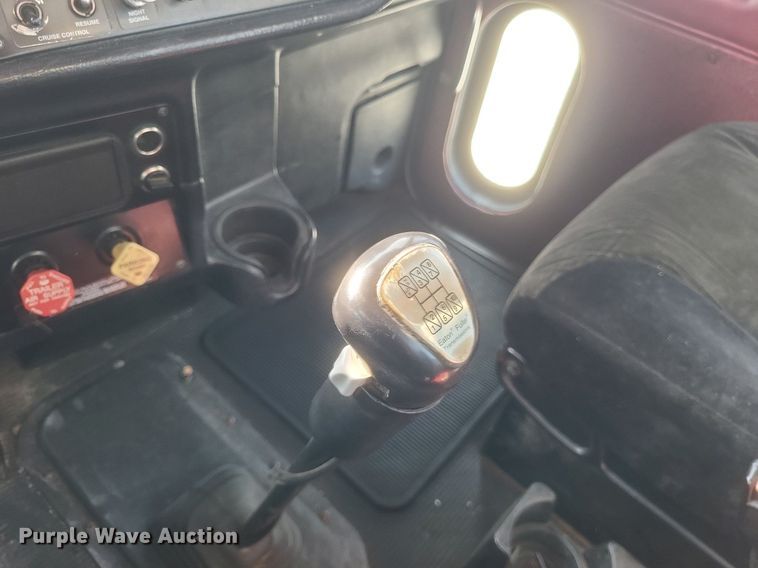 image for item DQ3642 2003 Peterbilt  378 semi truck