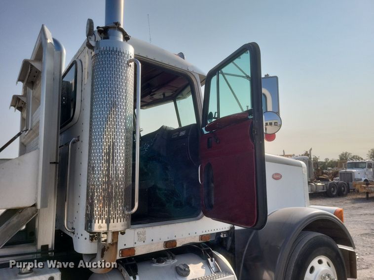 image for item DQ3642 2003 Peterbilt  378 semi truck