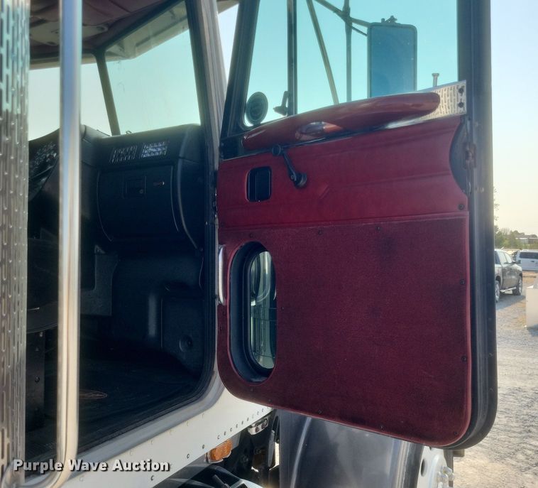 image for item DQ3642 2003 Peterbilt  378 semi truck