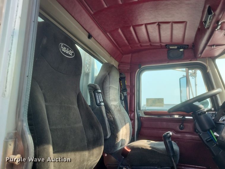 image for item DQ3642 2003 Peterbilt  378 semi truck