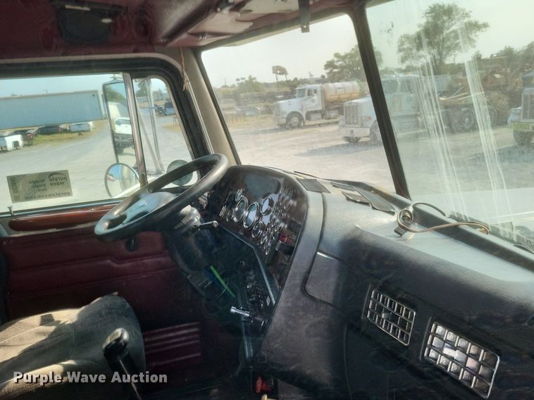 image for item DQ3642 2003 Peterbilt  378 semi truck