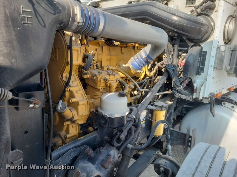 image for item DQ3642 2003 Peterbilt  378 semi truck