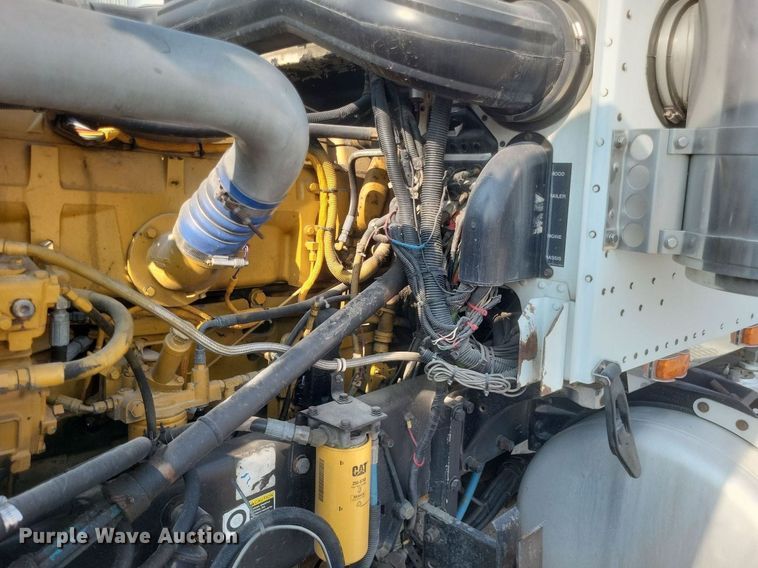 image for item DQ3642 2003 Peterbilt  378 semi truck