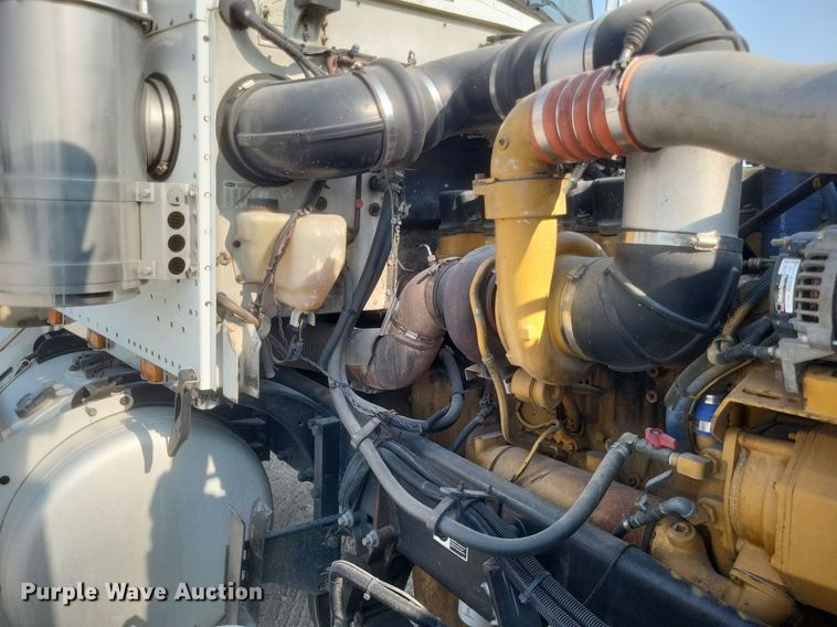 image for item DQ3642 2003 Peterbilt  378 semi truck