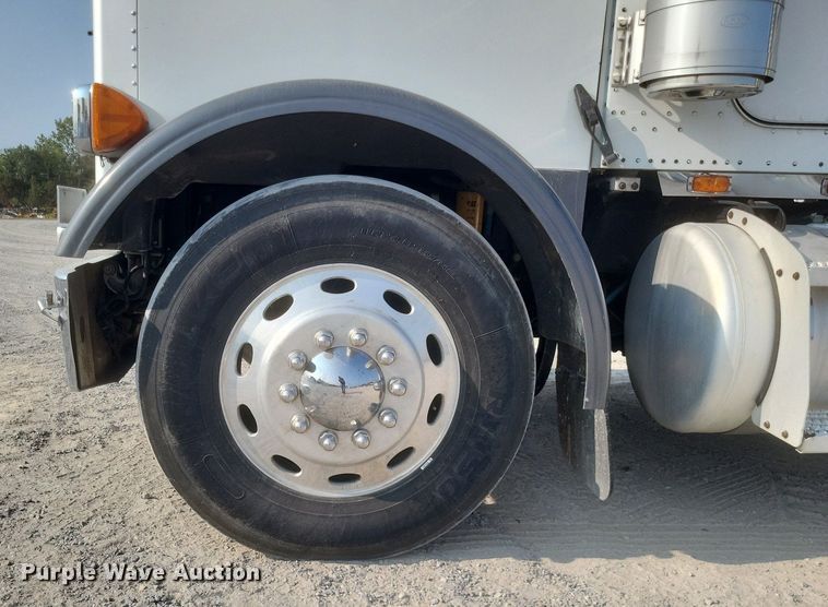 image for item DQ3642 2003 Peterbilt  378 semi truck