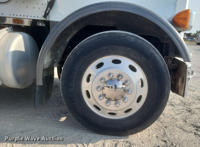 image for item DQ3642 2003 Peterbilt  378 semi truck
