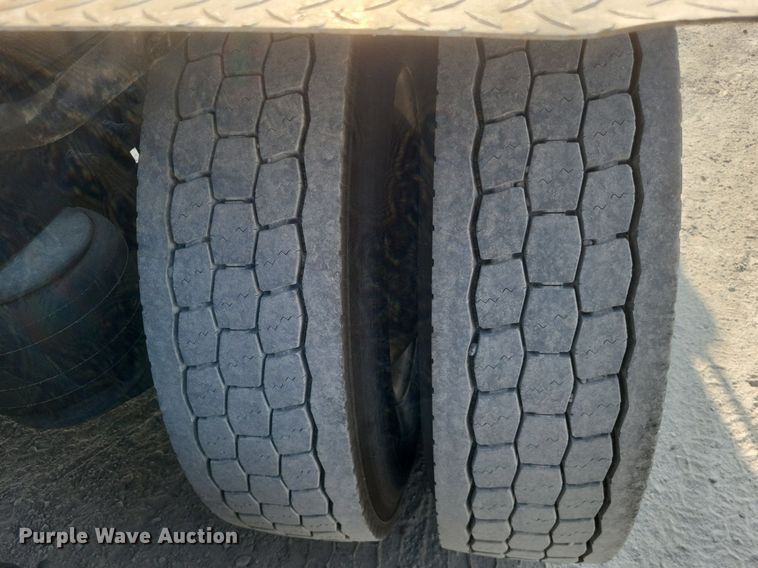 image for item DQ3642 2003 Peterbilt  378 semi truck