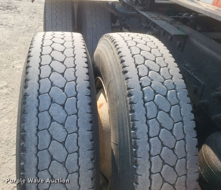 image for item DQ3642 2003 Peterbilt  378 semi truck