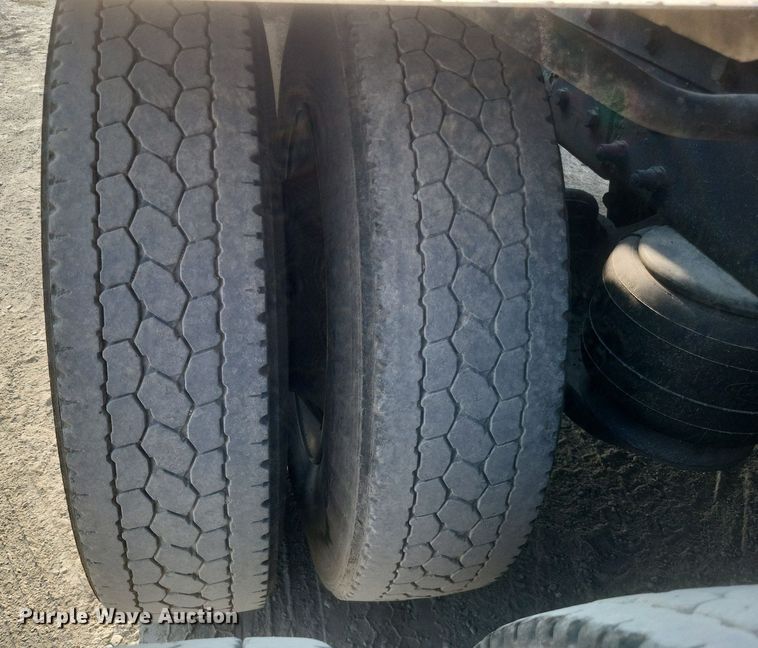 image for item DQ3642 2003 Peterbilt  378 semi truck