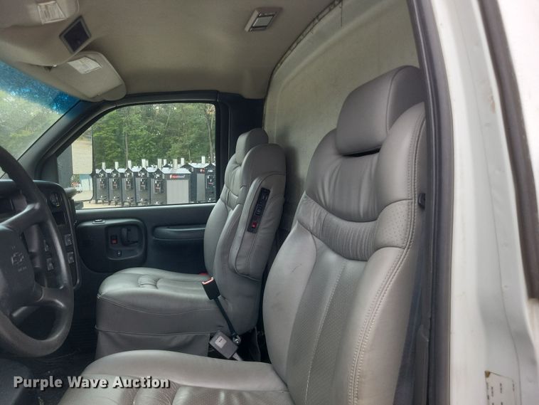 image for item DQ3658 2008 Chevrolet  C4500 truck cab and chassis