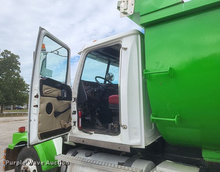 image for item DQ3661 2007 Western Star  4900FA dump truck