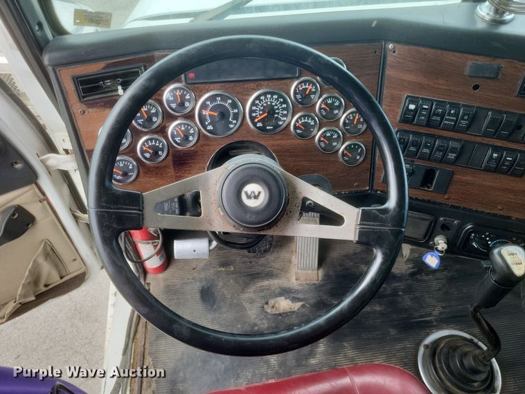 image for item DQ3661 2007 Western Star  4900FA dump truck