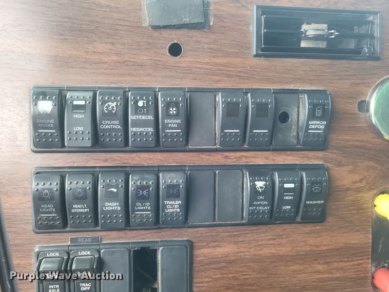 image for item DQ3661 2007 Western Star  4900FA dump truck