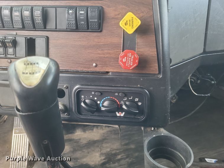 image for item DQ3661 2007 Western Star  4900FA dump truck