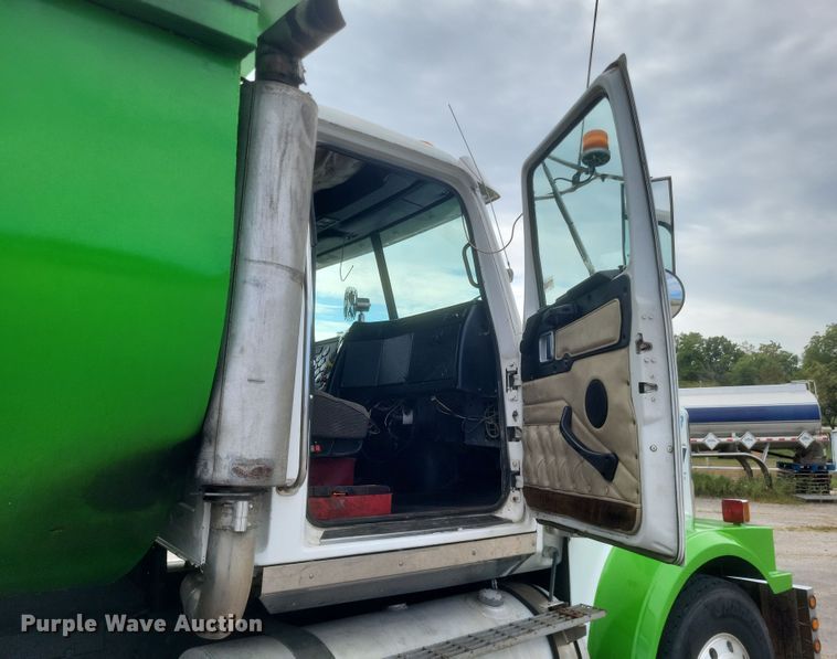 image for item DQ3661 2007 Western Star  4900FA dump truck