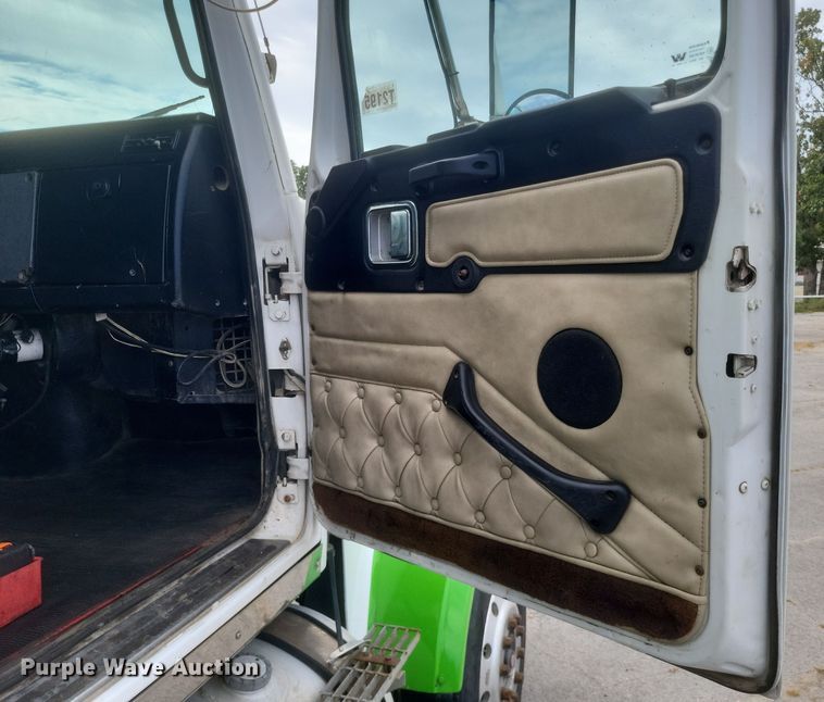 image for item DQ3661 2007 Western Star  4900FA dump truck