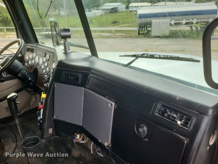 image for item DQ3661 2007 Western Star  4900FA dump truck