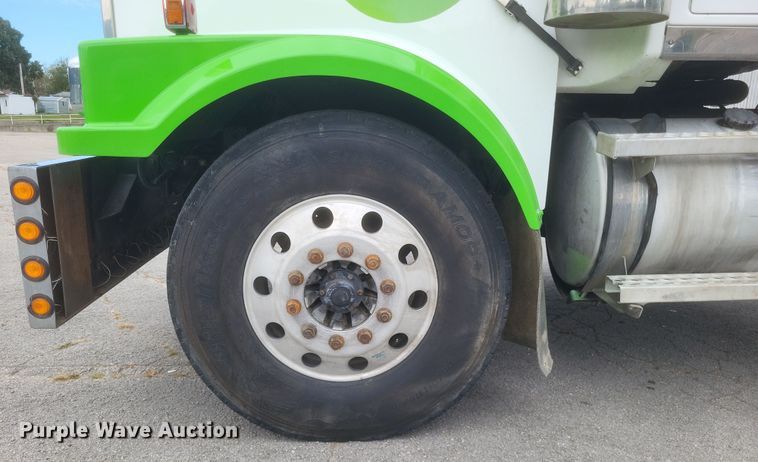 image for item DQ3661 2007 Western Star  4900FA dump truck