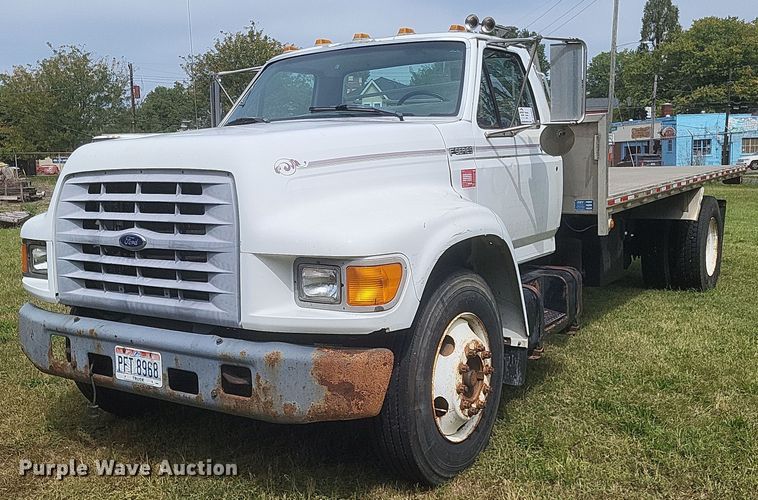 image for item DQ3664 1999 Ford F800 flatbed truck