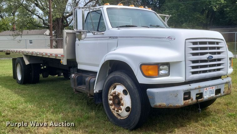 image for item DQ3664 1999 Ford F800 flatbed truck