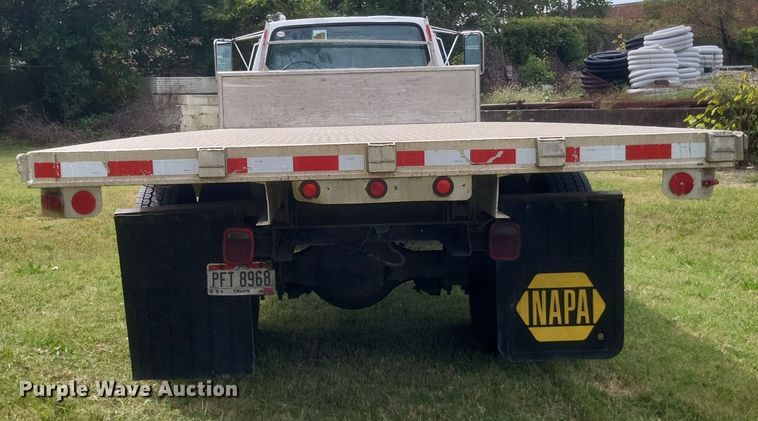 image for item DQ3664 1999 Ford F800 flatbed truck