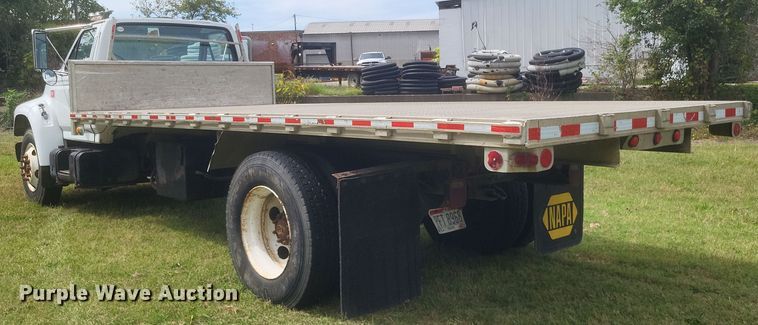 image for item DQ3664 1999 Ford F800 flatbed truck
