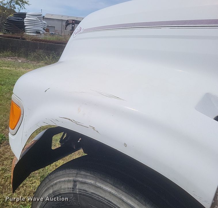 image for item DQ3664 1999 Ford F800 flatbed truck