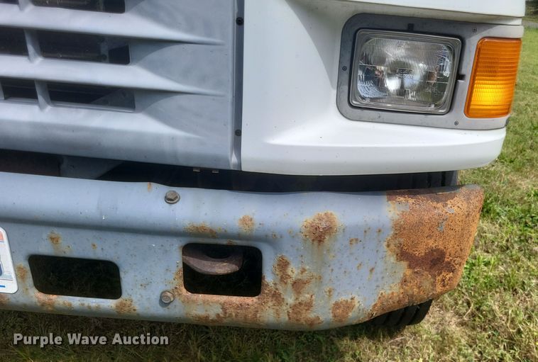 image for item DQ3664 1999 Ford F800 flatbed truck