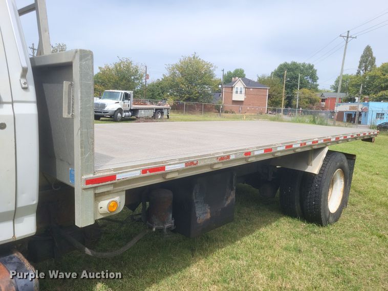 image for item DQ3664 1999 Ford F800 flatbed truck