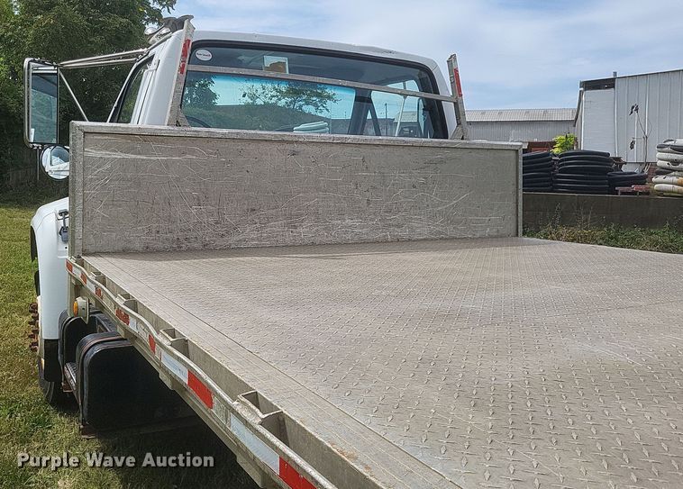 image for item DQ3664 1999 Ford F800 flatbed truck