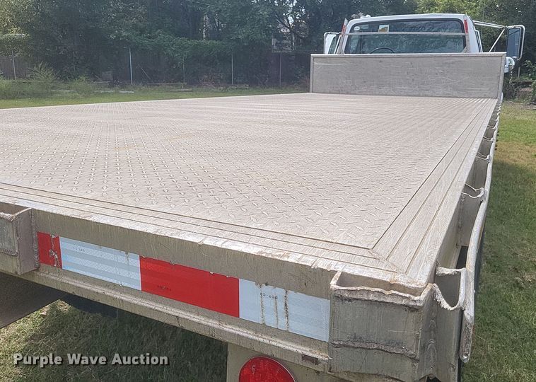 image for item DQ3664 1999 Ford F800 flatbed truck