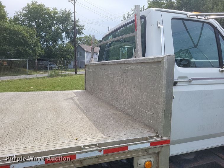 image for item DQ3664 1999 Ford F800 flatbed truck
