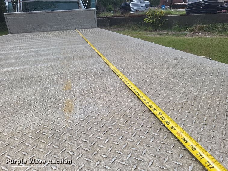 image for item DQ3664 1999 Ford F800 flatbed truck