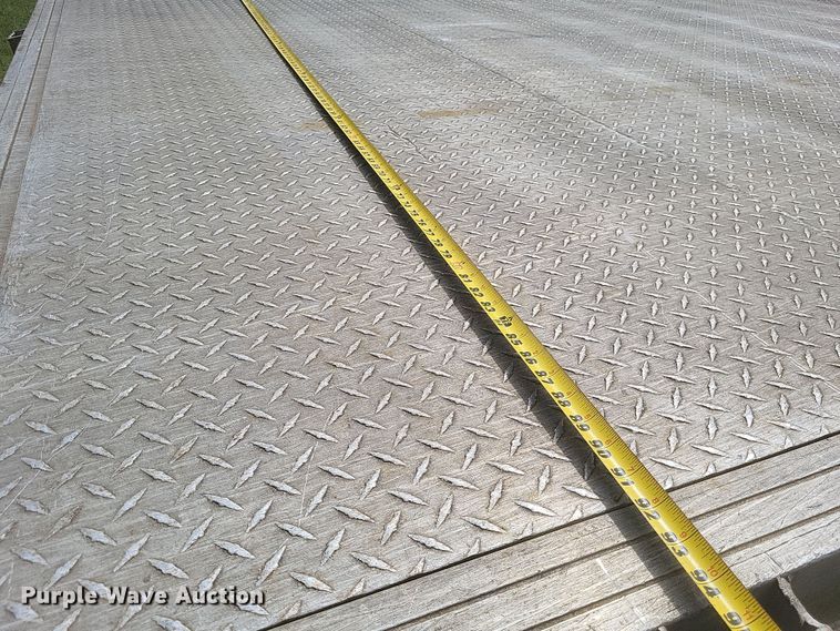 image for item DQ3664 1999 Ford F800 flatbed truck