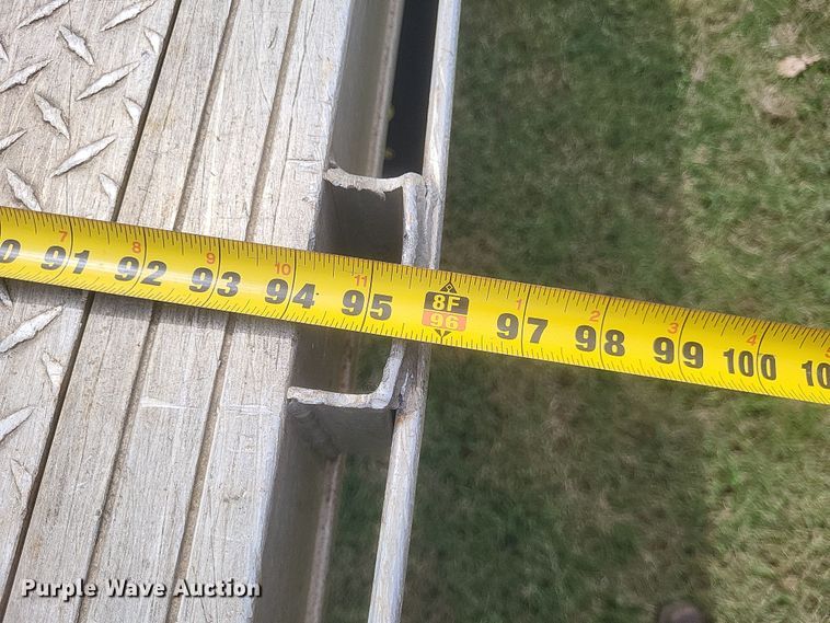 image for item DQ3664 1999 Ford F800 flatbed truck