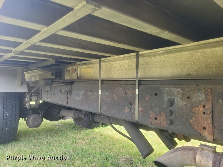 image for item DQ3664 1999 Ford F800 flatbed truck