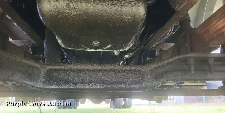 image for item DQ3664 1999 Ford F800 flatbed truck