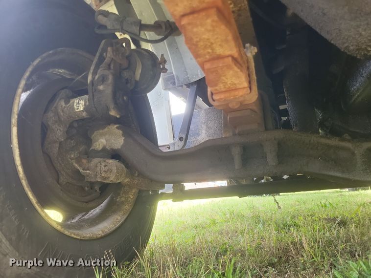 image for item DQ3664 1999 Ford F800 flatbed truck