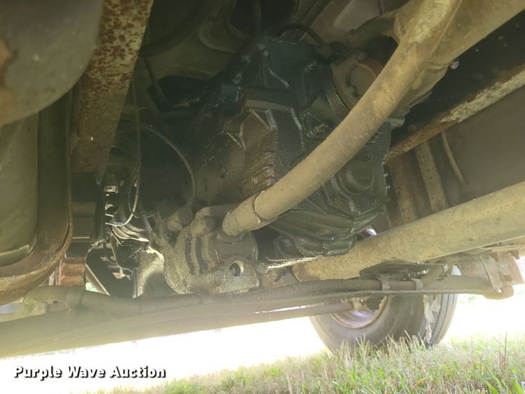 image for item DQ3664 1999 Ford F800 flatbed truck