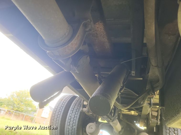 image for item DQ3664 1999 Ford F800 flatbed truck