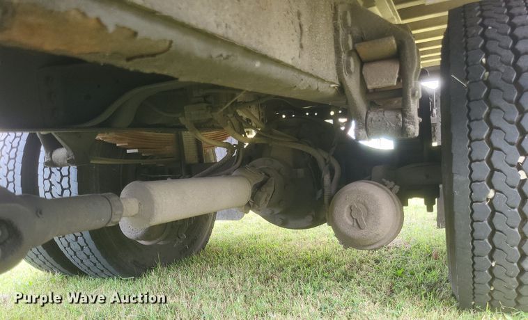 image for item DQ3664 1999 Ford F800 flatbed truck