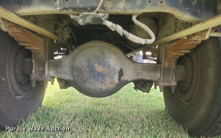 image for item DQ3664 1999 Ford F800 flatbed truck