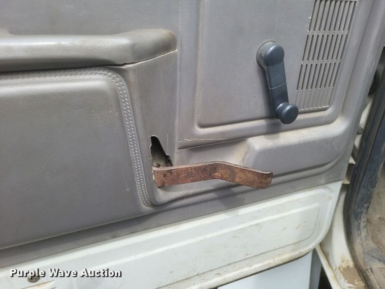 image for item DQ3664 1999 Ford F800 flatbed truck