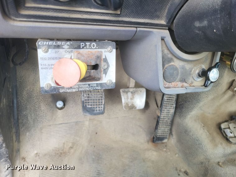 image for item DQ3664 1999 Ford F800 flatbed truck