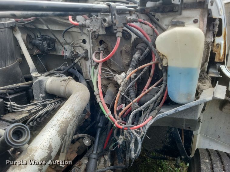 image for item DQ3664 1999 Ford F800 flatbed truck