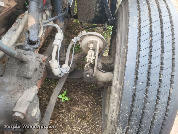 image for item DQ3664 1999 Ford F800 flatbed truck