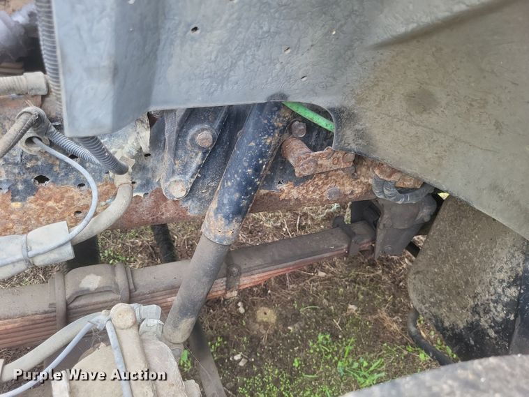 image for item DQ3664 1999 Ford F800 flatbed truck