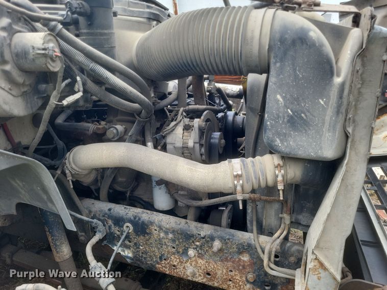 image for item DQ3664 1999 Ford F800 flatbed truck